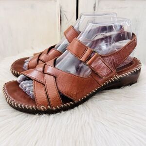 Isotoner Brown Leather Earthy Hand Stitched Natural Sandals - Size 7.5M